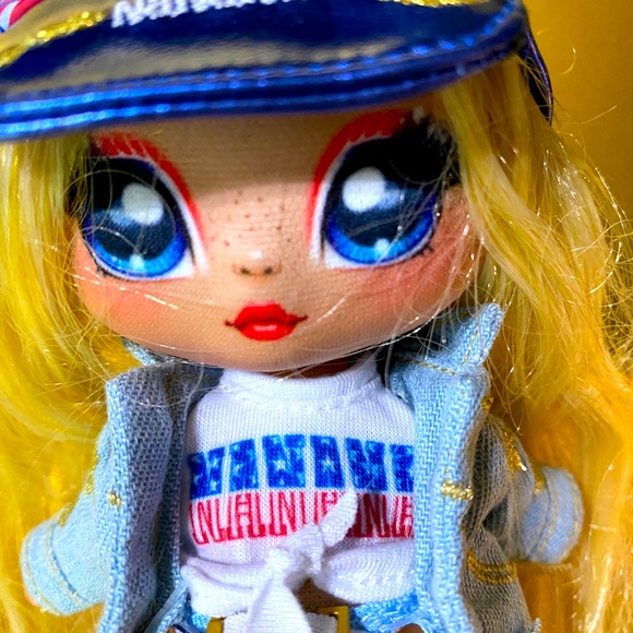 NA NA NA SURPRISE PATRIOTIC ERIKA FEATHERTON FASHION GLAM DOLL SRIES (2) 7.5” - Picture 5 of 14